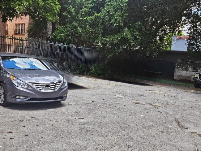 Building Photo - 977 SW 5th St