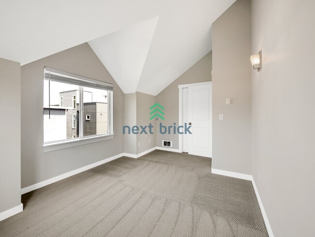 Building Photo - Welcome to this charming 3-bedroom, 2-bathroom home