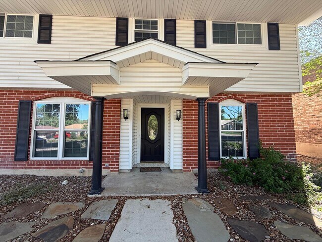 Building Photo - 10606 Millspring