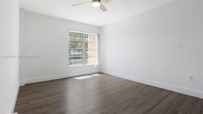 Building Photo - 4158 Inverrary Dr