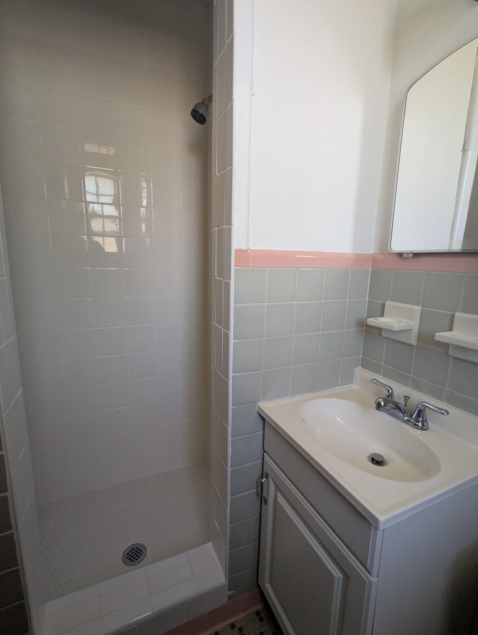 Building Photo - 3557 Edgewater Dr