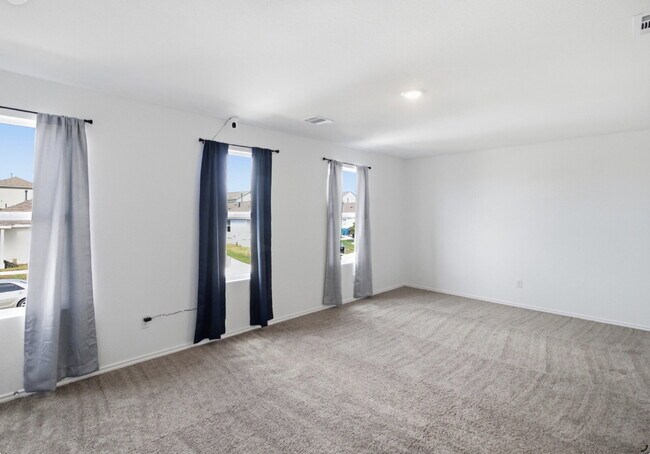 Building Photo - 8918 Solar Cv