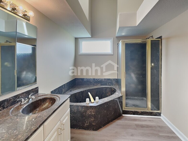 Building Photo - 4741 Common View Cir