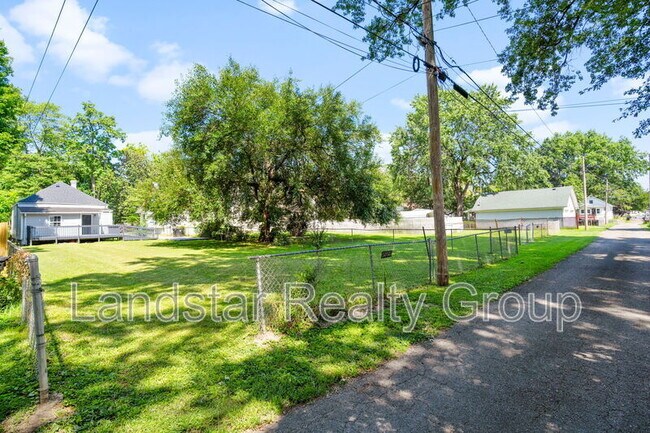 Building Photo - 4013 S 2nd St