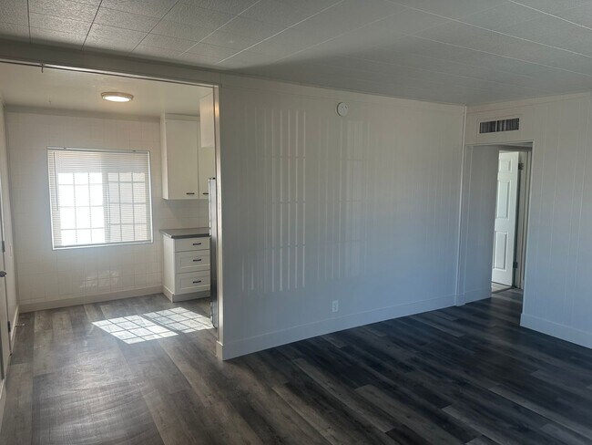 Building Photo - NLV!! Single Story!! 3 Bedrooms!! Carport!...
