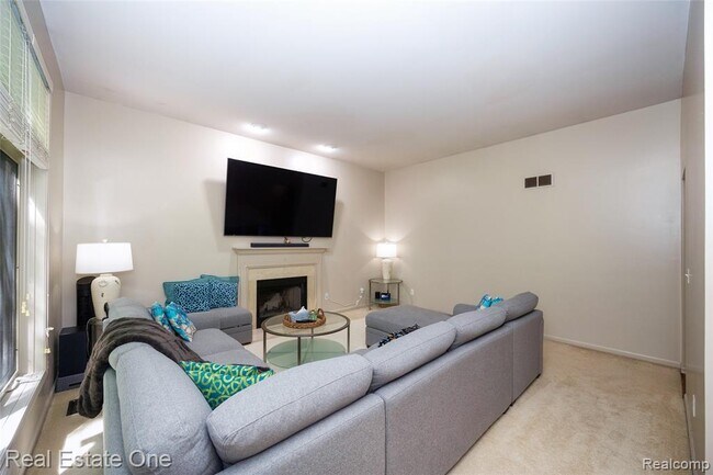 Building Photo - 3481 Castlewood Ct