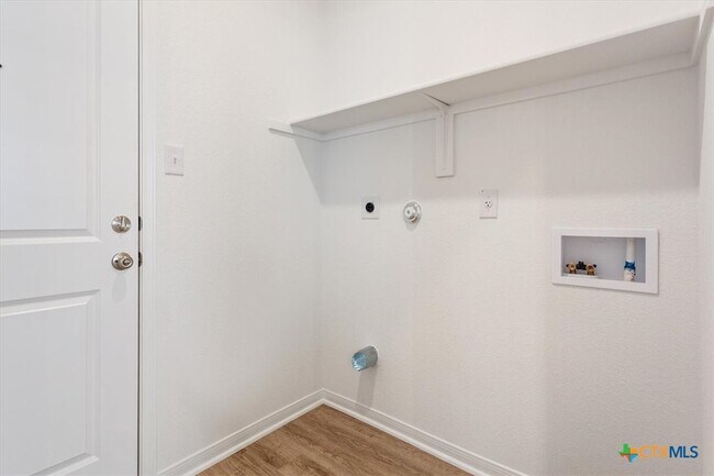 Building Photo - 8623 Chena Rdg Dr