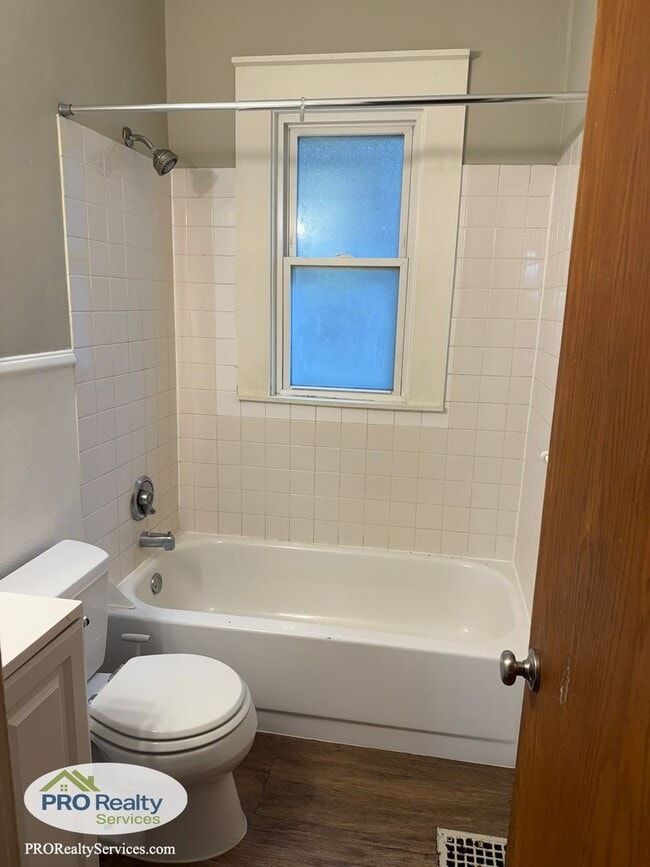 Building Photo - Updated 3 Bedroom House in Minneapolis