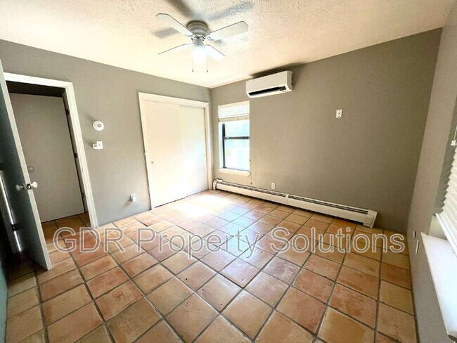 Building Photo - 314 Amherst Dr SE