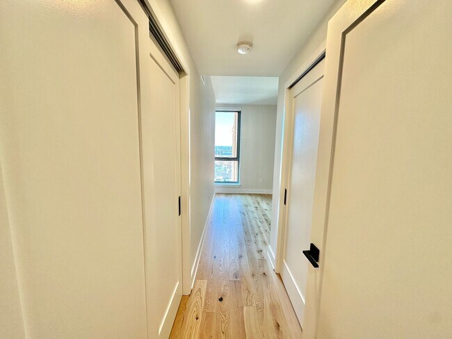 Building Photo - MOVE -IN SPECIAL! Luxury 2 Bedroom, 2.5 ba...