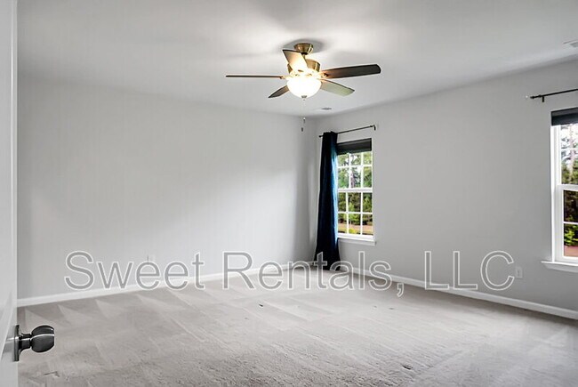 Building Photo - 210 Daniels Creek Cir