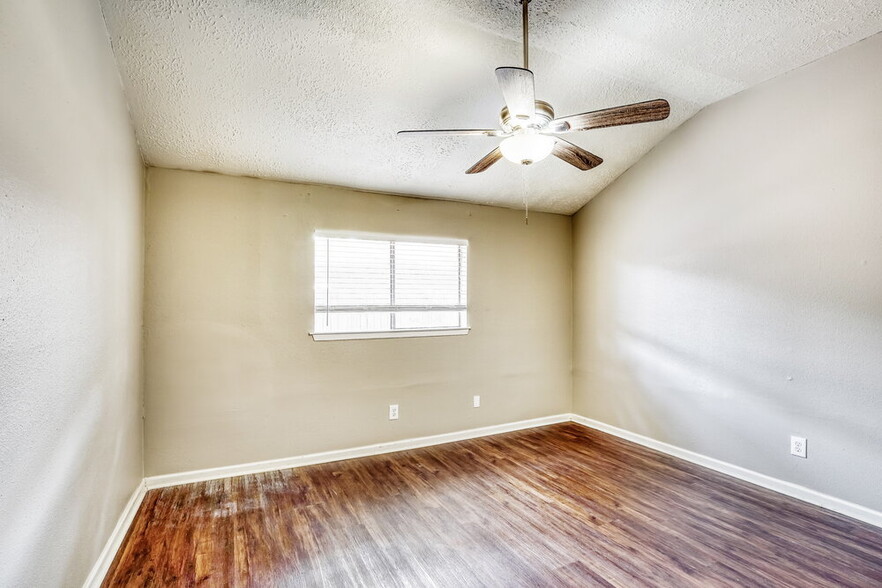 Building Photo - 20810 Union Park Dr