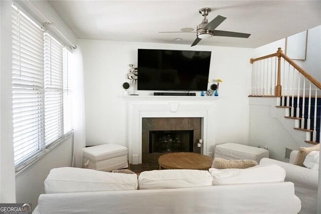 Building Photo - 85 Hammock Pl SE