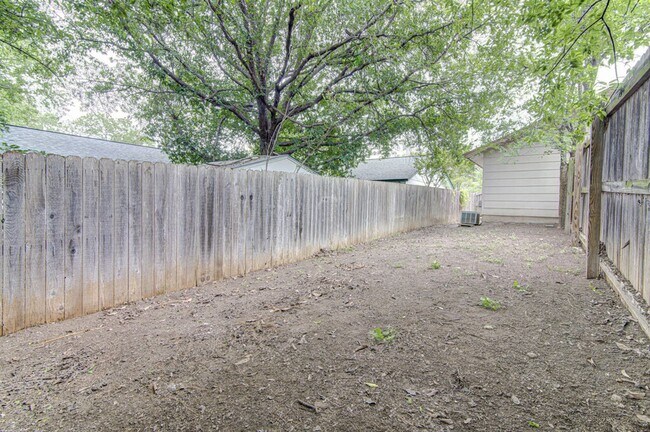 Building Photo - 900 Sirocco Dr