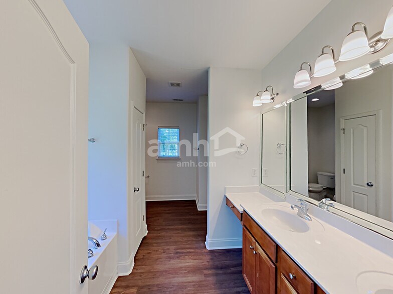 Building Photo - 6713 Autumn Oaks Dr