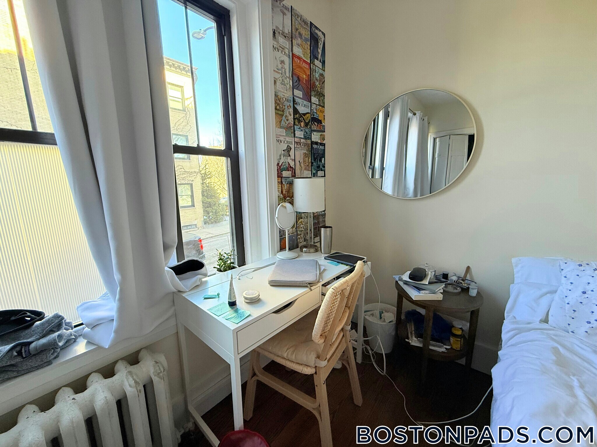 Building Photo - 452 Park Dr