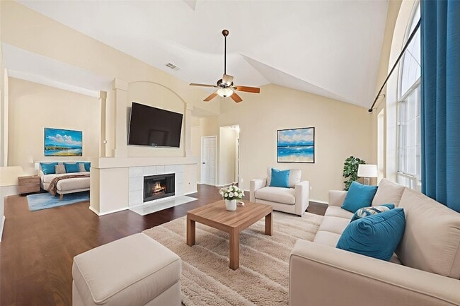 Building Photo - 6718 Meadowcrest Dr