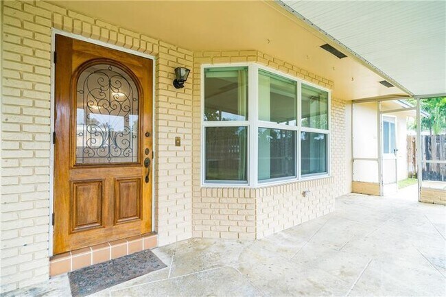 Primary Photo - 1611 Poinsettia Dr