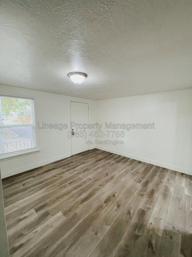 Building Photo - 753 E Scott Ave