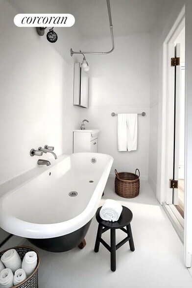 Building Photo - 128 W 13th St