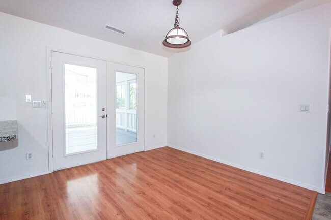 Building Photo - 4266 N Saratoga Dr