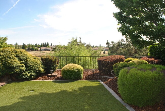 Building Photo - Gorgeous Upgraded Sun City Lincoln Hills Home