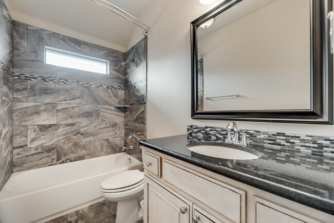 Building Photo - Modern 3 Bed Townhouse with Granite Countertops and Hardwood Floors in Keller, TX