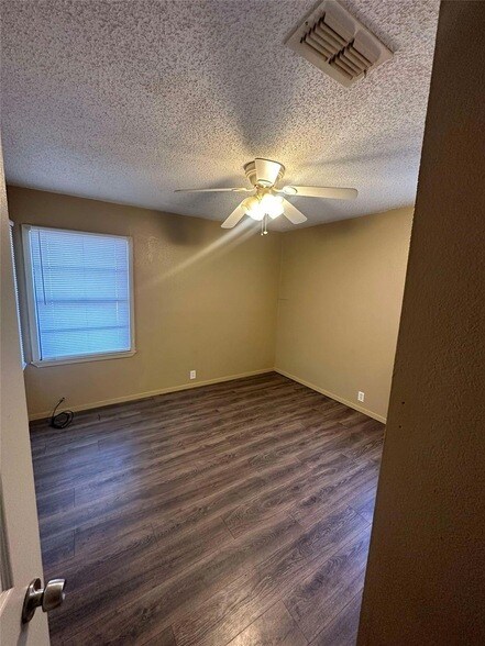 Building Photo - 2022 Wesley Dr