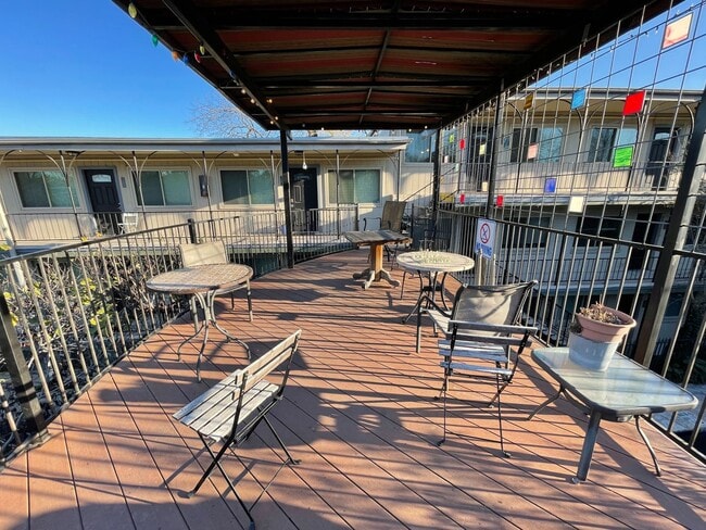 Building Photo - 2 bed room unit with Downtown Austin views!