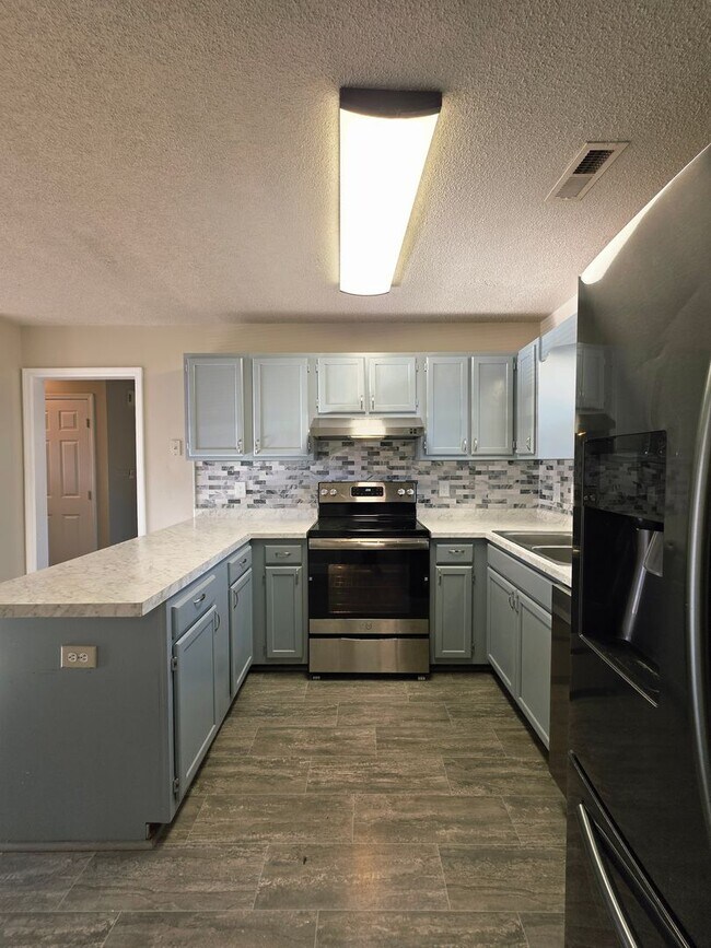 Building Photo - 4 Bedroom 2 BA Horse Creek Farms