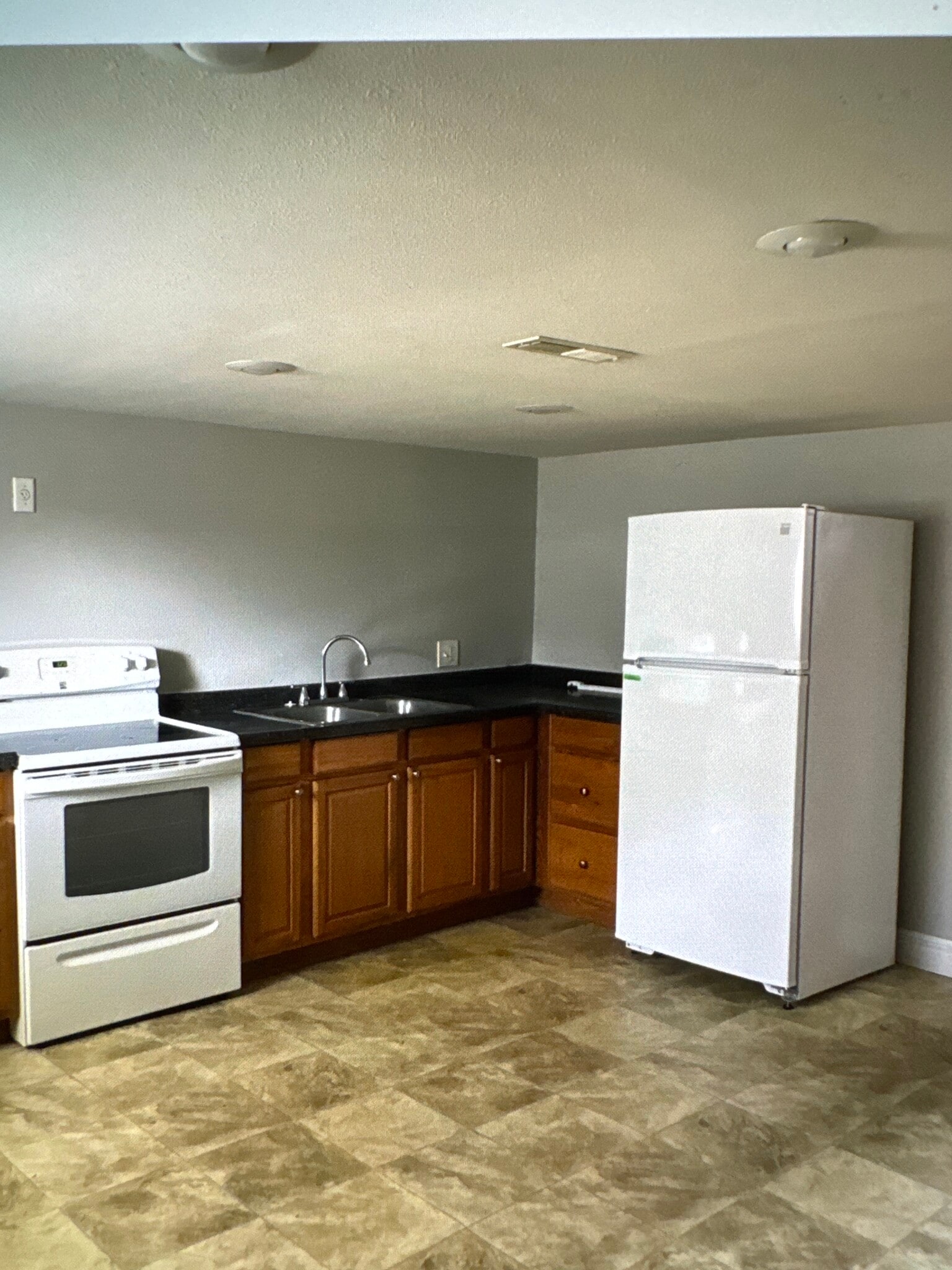 Kitchen - 128 W Chestnut St