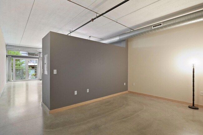 Building Photo - 710 N 4th St