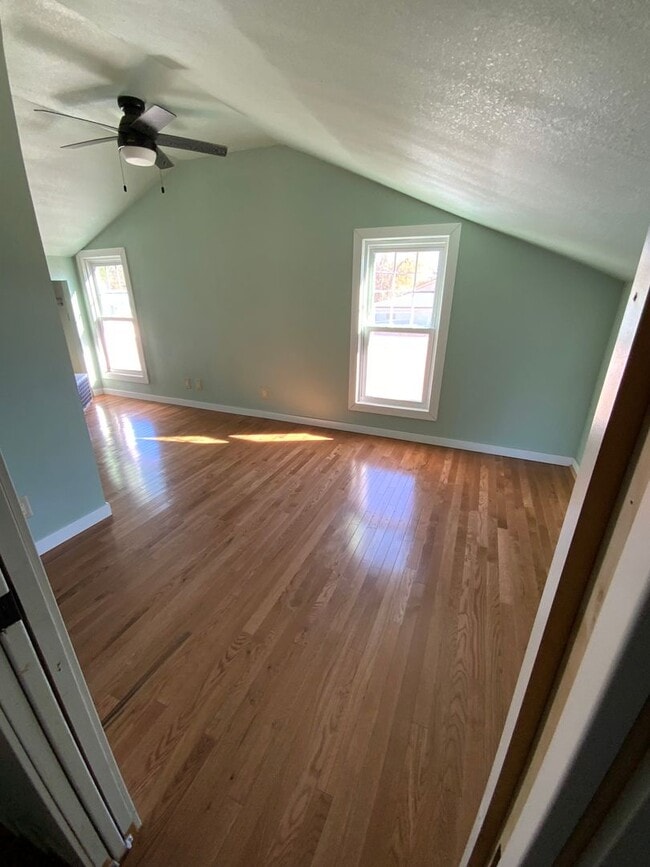 Building Photo - Charming Downtown House for Rent