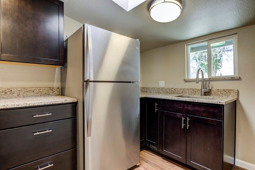 Kitchen - 915 Irving St