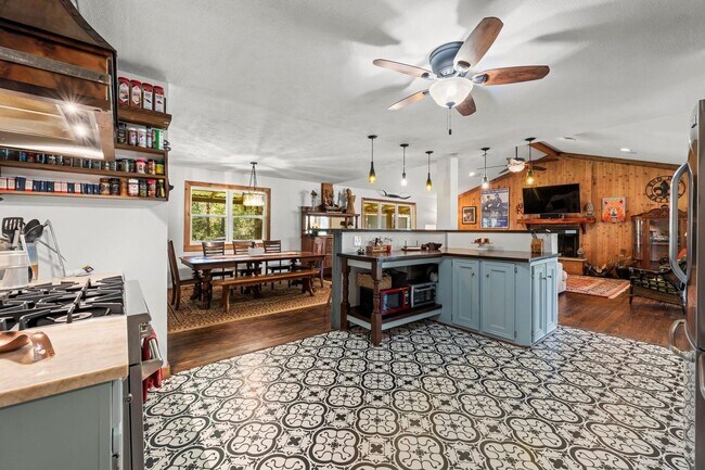 Building Photo - Country Living Rental on 26+ Acres!