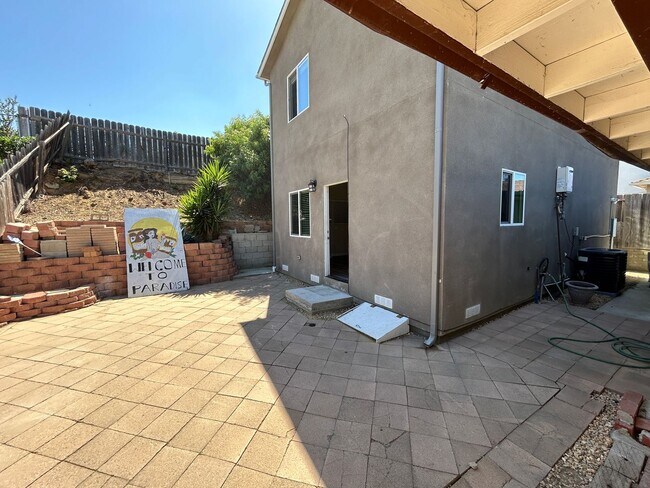 Building Photo - 4BD/2BA on Tipton!