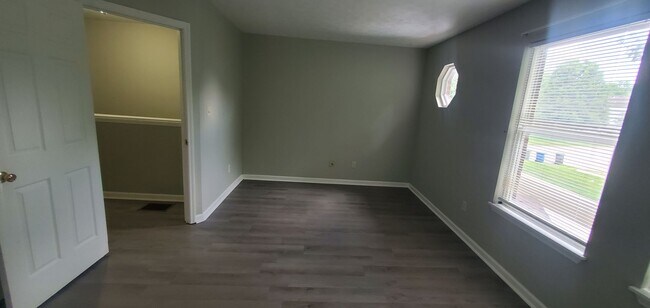 Building Photo - 118 Tanbark Dr