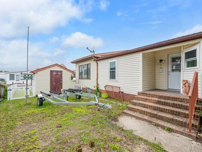 Building Photo - 36999 Blue Bill Dr