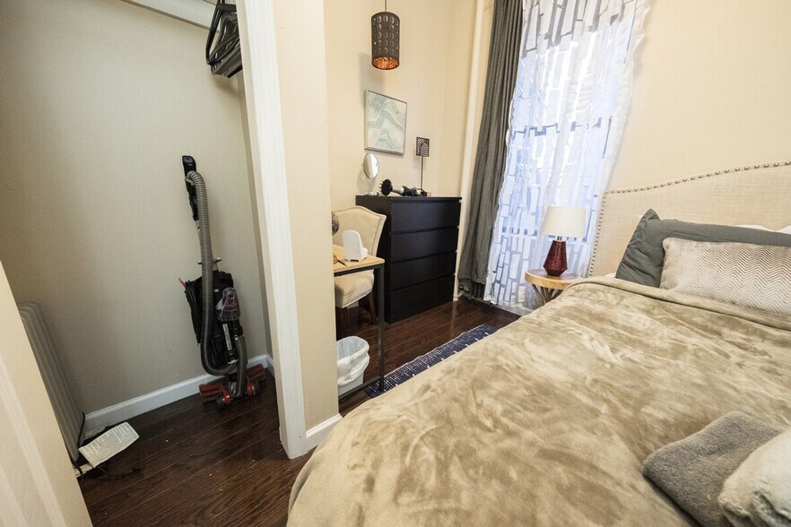 Building Photo - 5 W 101st St