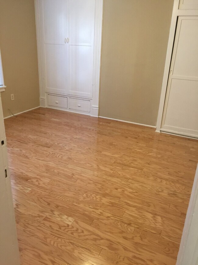 Building Photo - Spacious corner unit in Cortez Hills!