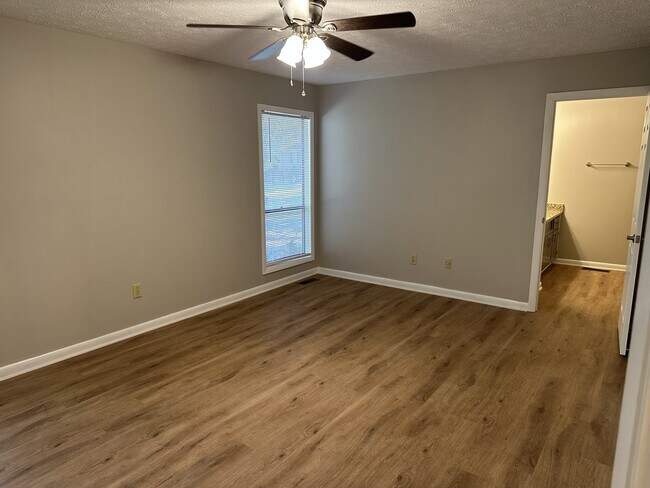 Building Photo - 57 Doverdale Rd