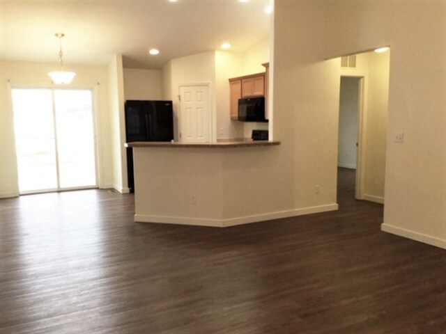 Building Photo - 1857 W Sahara Dr