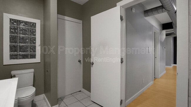 Building Photo - 978 N High St