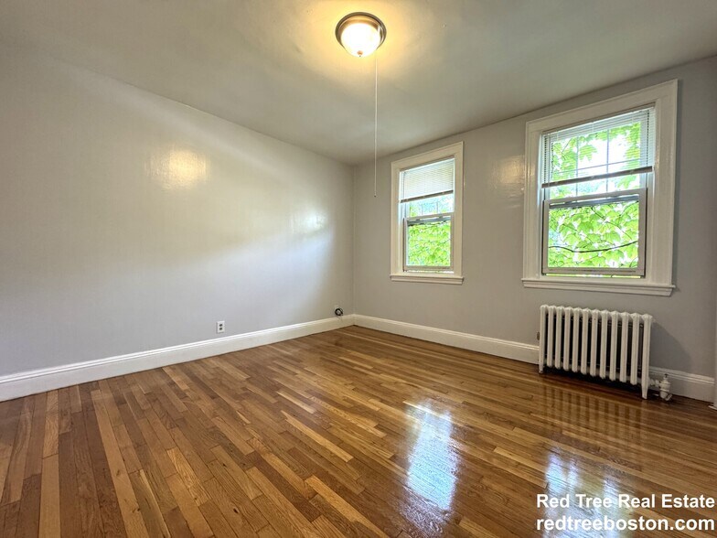 Building Photo - 52 Strathmore Rd