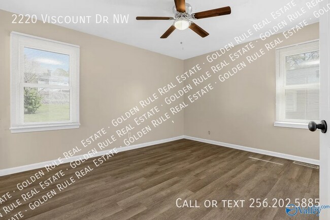 Building Photo - 2220 Viscount Dr NW