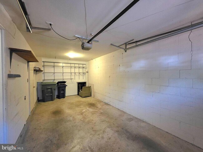 Building Photo - 117 Shooters Ct