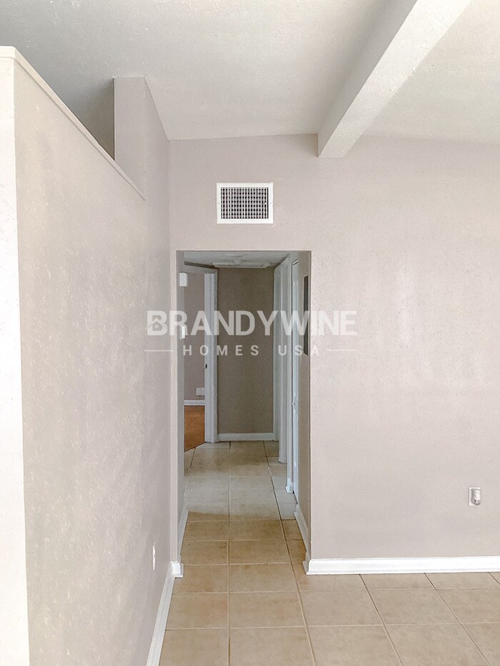 Building Photo - 2016 E Crenshaw St