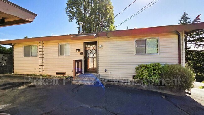 Building Photo - 8671 Silverdale Way NW