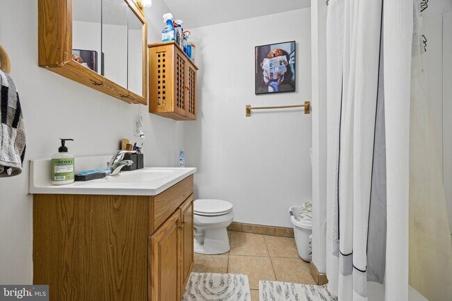 Building Photo - 115 Green Ln