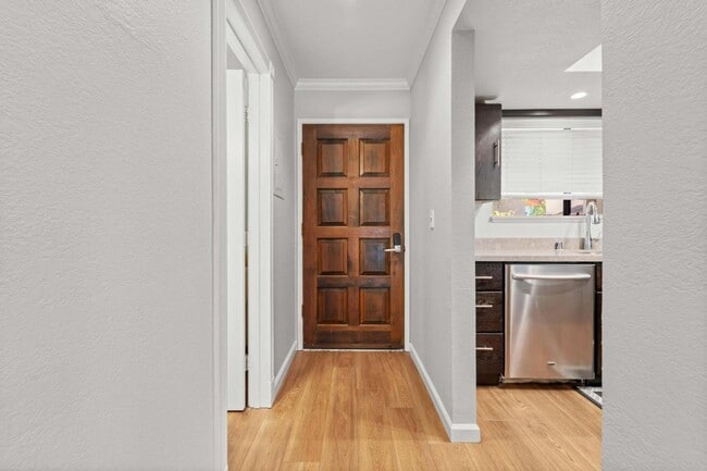 Building Photo - Desirable location! Move-In Ready!